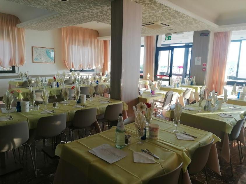 Hotel Silvana Bellaria-Igea Marina Esterno foto